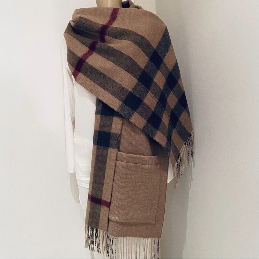 BURBERRY HELENE REVERSIBLE CASHMERE BLEND WRAP / SCARF. - Picture 4 of 14